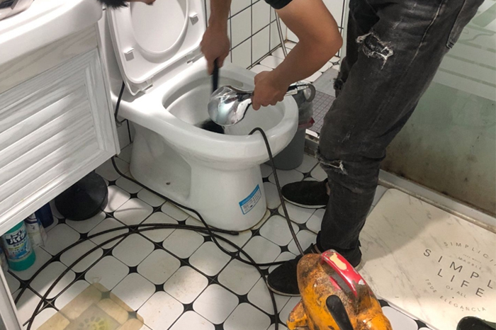 景德镇马桶堵塞自己疏通还是找师傅?专业上门服务让你省时更省心